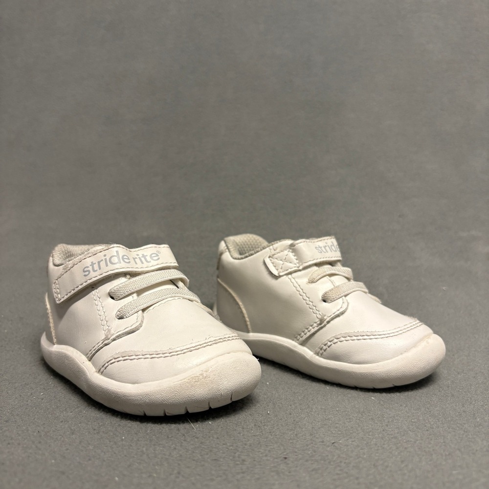 Munchkin by Stride Rite Mars Baby Sneaker in White Size 5